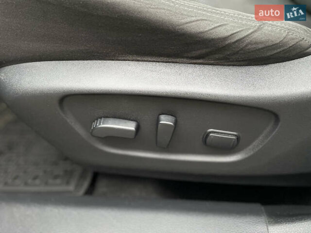Сірий Ніссан Rogue, об'ємом двигуна 2.5 л та пробігом 218 тис. км за 10800 $, фото 21 на Automoto.ua