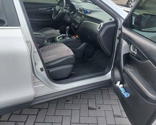 Серый Ниссан Rogue, объемом двигателя 2.5 л и пробегом 133 тыс. км за 14000 $, фото 13 на Automoto.ua