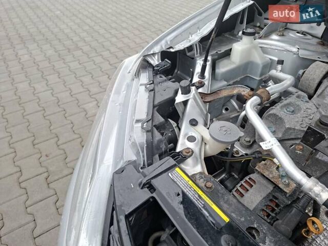 Серый Ниссан Rogue, объемом двигателя 2.5 л и пробегом 190 тыс. км за 10850 $, фото 6 на Automoto.ua