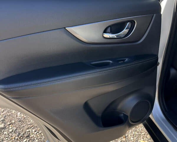 Сірий Ніссан Rogue, об'ємом двигуна 2.5 л та пробігом 160 тис. км за 11800 $, фото 33 на Automoto.ua