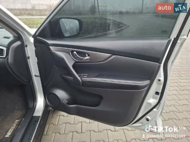 Серый Ниссан Rogue, объемом двигателя 2.5 л и пробегом 190 тыс. км за 10850 $, фото 32 на Automoto.ua