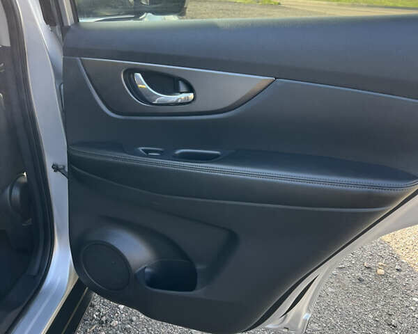 Сірий Ніссан Rogue, об'ємом двигуна 2.5 л та пробігом 160 тис. км за 11800 $, фото 34 на Automoto.ua