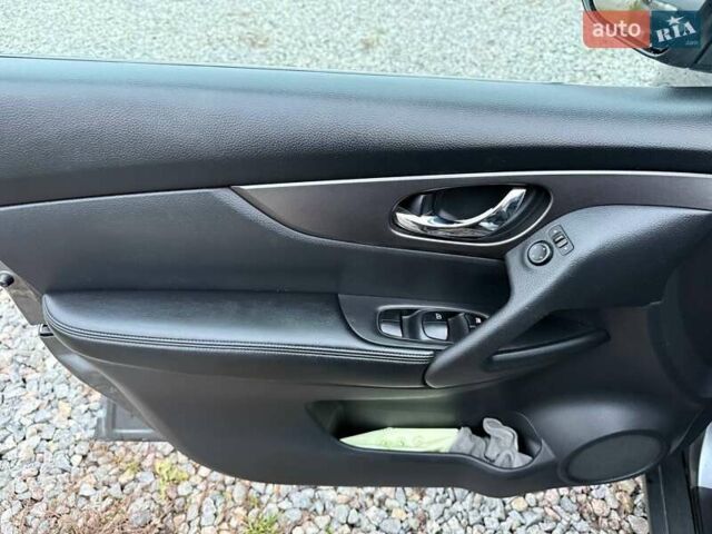 Серый Ниссан Rogue, объемом двигателя 2.5 л и пробегом 160 тыс. км за 11500 $, фото 13 на Automoto.ua