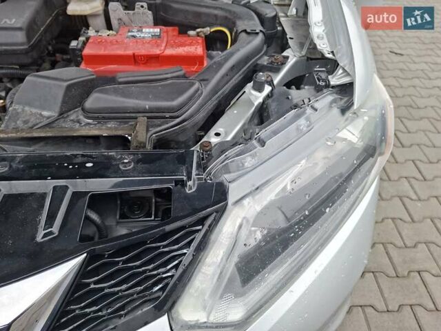 Серый Ниссан Rogue, объемом двигателя 2.5 л и пробегом 190 тыс. км за 10850 $, фото 4 на Automoto.ua