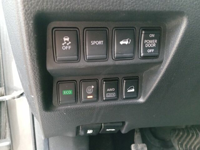 Сірий Ніссан Rogue, об'ємом двигуна 0 л та пробігом 119 тис. км за 8700 $, фото 11 на Automoto.ua