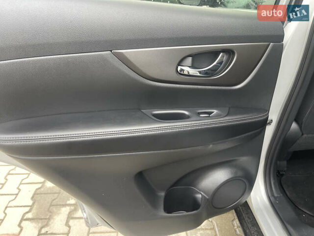 Серый Ниссан Rogue, объемом двигателя 0 л и пробегом 195 тыс. км за 11700 $, фото 9 на Automoto.ua