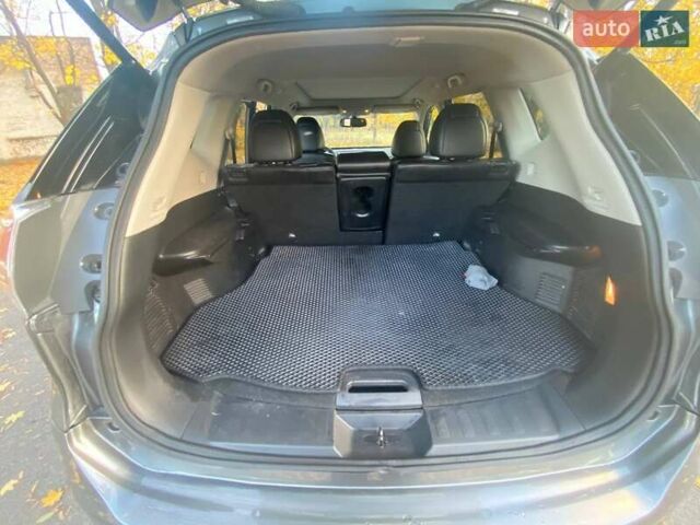 Серый Ниссан Rogue, объемом двигателя 2.49 л и пробегом 171 тыс. км за 15500 $, фото 5 на Automoto.ua