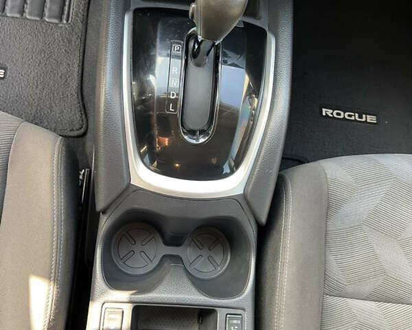 Сірий Ніссан Rogue, об'ємом двигуна 2.5 л та пробігом 160 тис. км за 11800 $, фото 29 на Automoto.ua