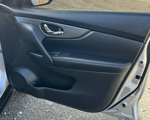 Сірий Ніссан Rogue, об'ємом двигуна 2.5 л та пробігом 160 тис. км за 11800 $, фото 36 на Automoto.ua