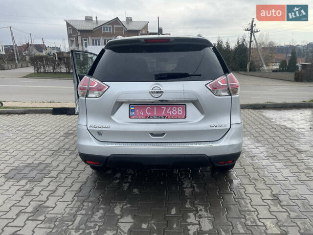 Серый Ниссан Rogue, объемом двигателя 0 л и пробегом 195 тыс. км за 11700 $, фото 10 на Automoto.ua
