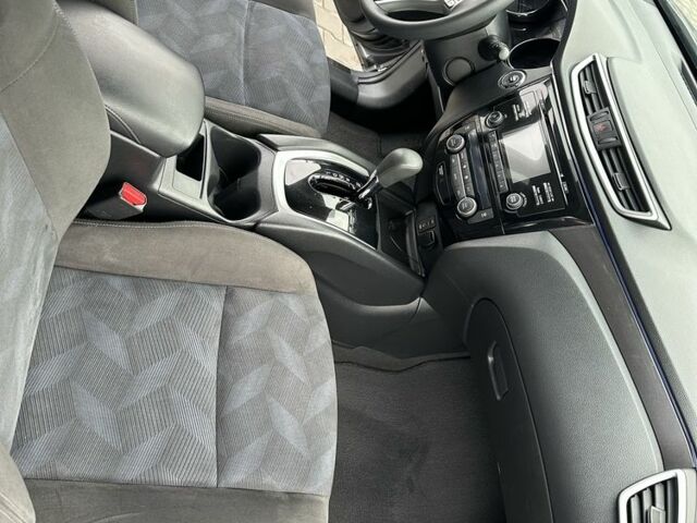 Сірий Ніссан Rogue, об'ємом двигуна 2.5 л та пробігом 150 тис. км за 11900 $, фото 11 на Automoto.ua