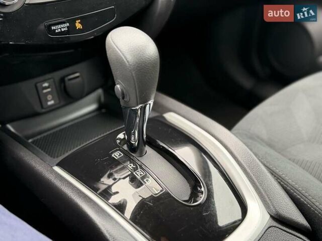 Серый Ниссан Rogue, объемом двигателя 2.5 л и пробегом 140 тыс. км за 8250 $, фото 9 на Automoto.ua