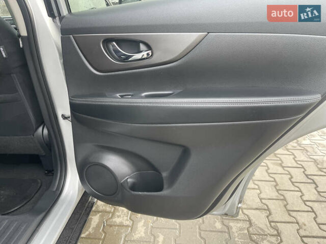 Серый Ниссан Rogue, объемом двигателя 0 л и пробегом 195 тыс. км за 11700 $, фото 12 на Automoto.ua