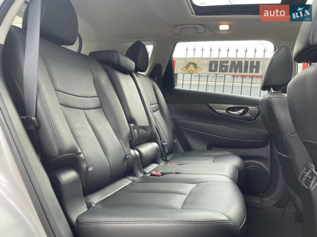 Серый Ниссан Rogue, объемом двигателя 2.5 л и пробегом 215 тыс. км за 13600 $, фото 16 на Automoto.ua