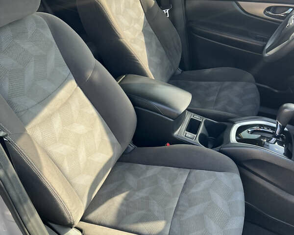 Сірий Ніссан Rogue, об'ємом двигуна 2.5 л та пробігом 160 тис. км за 11800 $, фото 37 на Automoto.ua