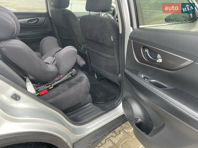 Серый Ниссан Rogue, объемом двигателя 0 л и пробегом 195 тыс. км за 11700 $, фото 11 на Automoto.ua