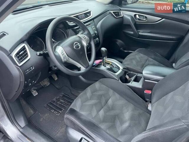 Серый Ниссан Rogue, объемом двигателя 2.5 л и пробегом 250 тыс. км за 12900 $, фото 7 на Automoto.ua
