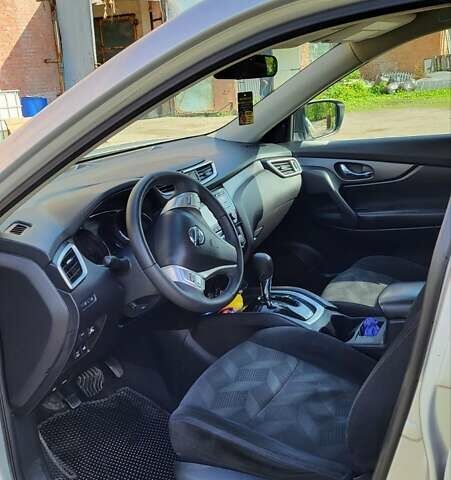 Серый Ниссан Rogue, объемом двигателя 2.49 л и пробегом 155 тыс. км за 12400 $, фото 6 на Automoto.ua