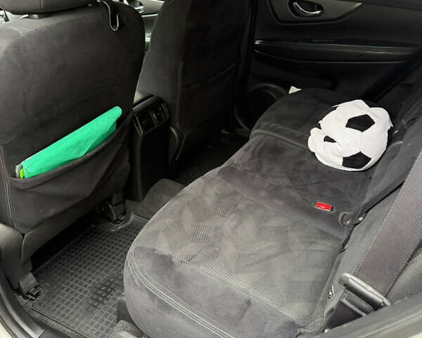 Серый Ниссан Rogue, объемом двигателя 2.49 л и пробегом 172 тыс. км за 13500 $, фото 12 на Automoto.ua