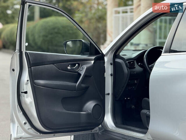 Серый Ниссан Rogue, объемом двигателя 2.5 л и пробегом 162 тыс. км за 12900 $, фото 40 на Automoto.ua