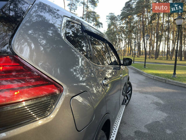 Серый Ниссан Rogue, объемом двигателя 2.5 л и пробегом 112 тыс. км за 13400 $, фото 6 на Automoto.ua