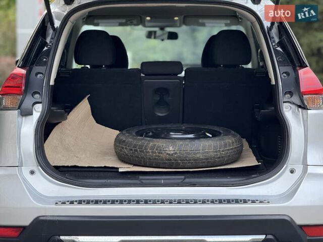 Серый Ниссан Rogue, объемом двигателя 2.5 л и пробегом 162 тыс. км за 12900 $, фото 20 на Automoto.ua