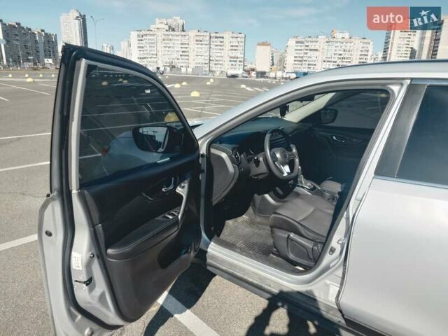 Ниссан Rogue 2016 в Киеве на Automoto.ua Серый Ниссан Rogue, объемом двигателя 2.5 л и пробегом 205 тыс. км за 12600 $, фото 6 на Automoto.ua