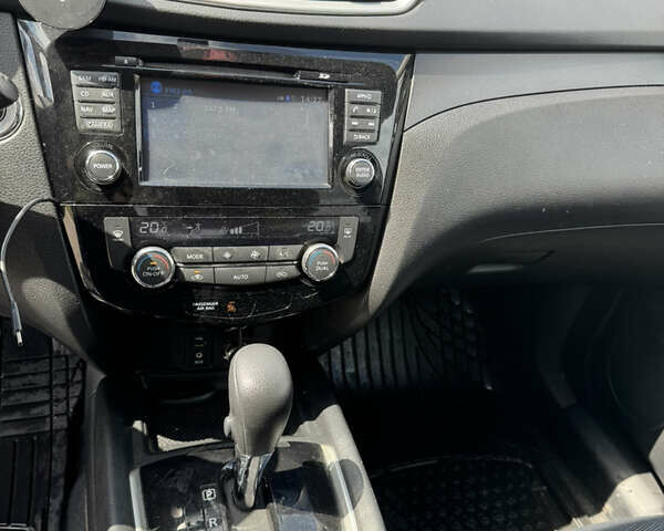 Серый Ниссан Rogue, объемом двигателя 2.49 л и пробегом 122 тыс. км за 14000 $, фото 13 на Automoto.ua