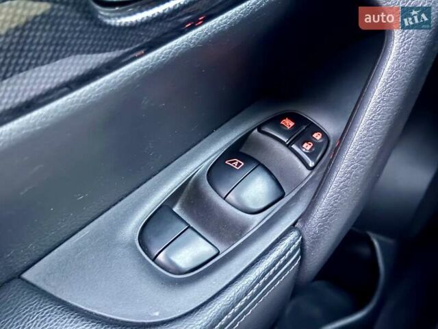 Серый Ниссан Rogue, объемом двигателя 2.5 л и пробегом 92 тыс. км за 14500 $, фото 22 на Automoto.ua