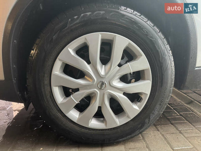 Серый Ниссан Rogue, объемом двигателя 2.49 л и пробегом 149 тыс. км за 11900 $, фото 18 на Automoto.ua