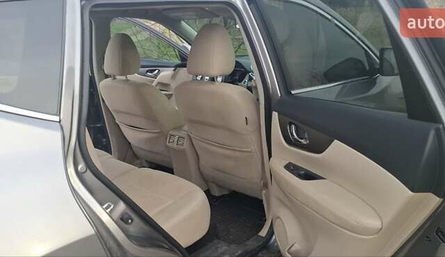 Серый Ниссан Rogue, объемом двигателя 2.5 л и пробегом 112 тыс. км за 12500 $, фото 7 на Automoto.ua