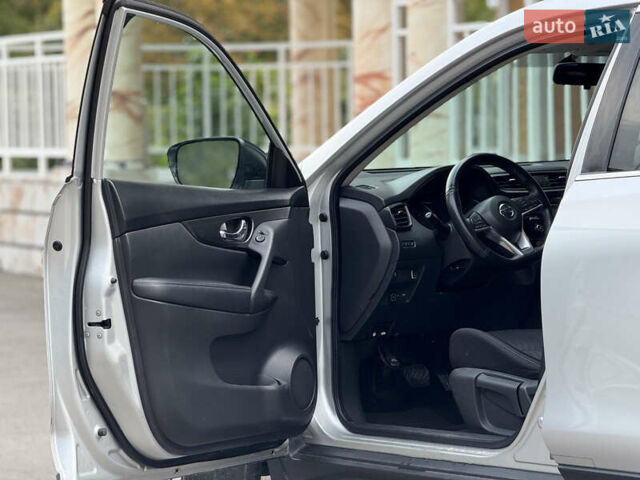 Серый Ниссан Rogue, объемом двигателя 2.5 л и пробегом 162 тыс. км за 12900 $, фото 42 на Automoto.ua