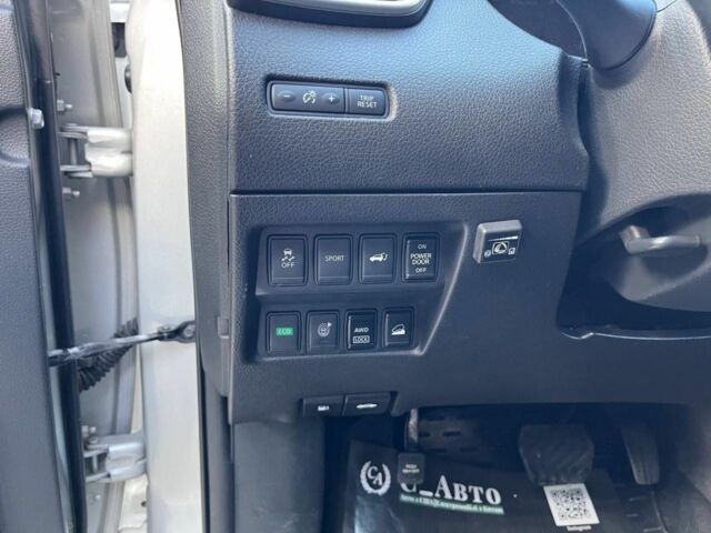 Серый Ниссан Rogue, объемом двигателя 2.5 л и пробегом 112 тыс. км за 12700 $, фото 7 на Automoto.ua