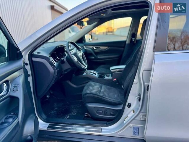 Серый Ниссан Rogue, объемом двигателя 2.5 л и пробегом 113 тыс. км за 13500 $, фото 17 на Automoto.ua