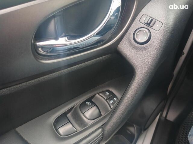 Серый Ниссан Rogue, объемом двигателя 2.5 л и пробегом 148 тыс. км за 12990 $, фото 10 на Automoto.ua