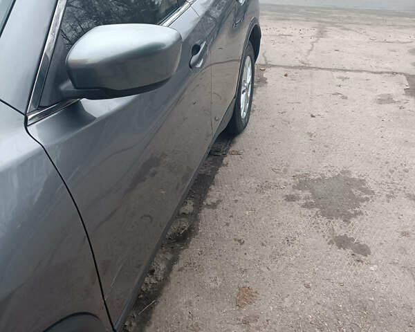 Серый Ниссан Rogue, объемом двигателя 2.5 л и пробегом 137 тыс. км за 11550 $, фото 4 на Automoto.ua