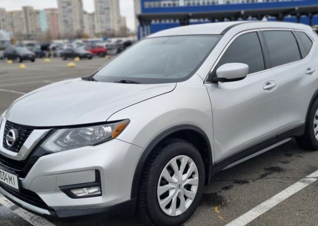 Серый Ниссан Rogue, объемом двигателя 2.5 л и пробегом 120 тыс. км за 15600 $, фото 2 на Automoto.ua
