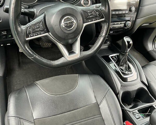 Серый Ниссан Rogue, объемом двигателя 2.49 л и пробегом 170 тыс. км за 16000 $, фото 6 на Automoto.ua