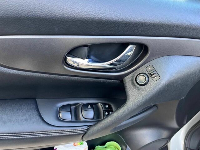 Серый Ниссан Rogue, объемом двигателя 2.5 л и пробегом 112 тыс. км за 12700 $, фото 13 на Automoto.ua