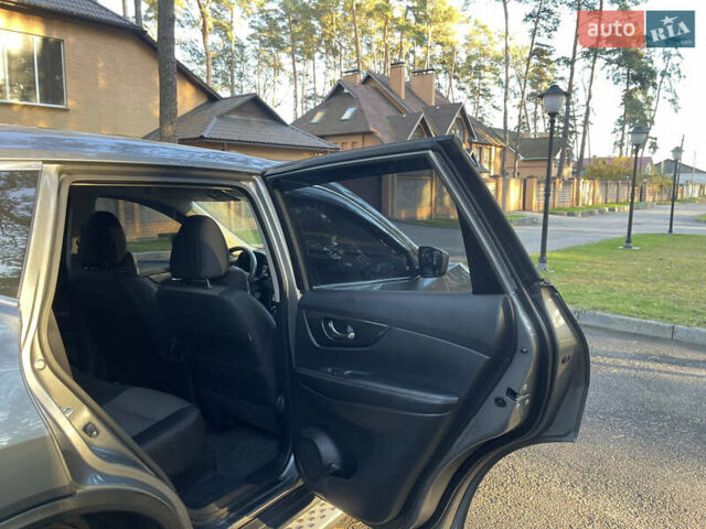 Серый Ниссан Rogue, объемом двигателя 2.5 л и пробегом 112 тыс. км за 13400 $, фото 13 на Automoto.ua