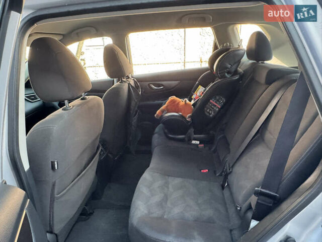 Серый Ниссан Rogue, объемом двигателя 2.49 л и пробегом 149 тыс. км за 11900 $, фото 10 на Automoto.ua