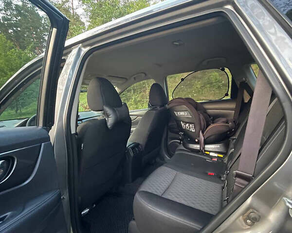 Сірий Ніссан Rogue, об'ємом двигуна 2.49 л та пробігом 210 тис. км за 12500 $, фото 7 на Automoto.ua