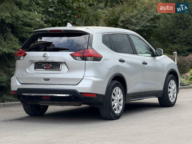 Серый Ниссан Rogue, объемом двигателя 2.5 л и пробегом 162 тыс. км за 12900 $, фото 10 на Automoto.ua