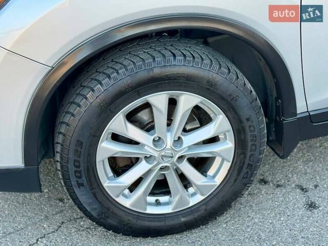 Серый Ниссан Rogue, объемом двигателя 2.5 л и пробегом 113 тыс. км за 13500 $, фото 11 на Automoto.ua