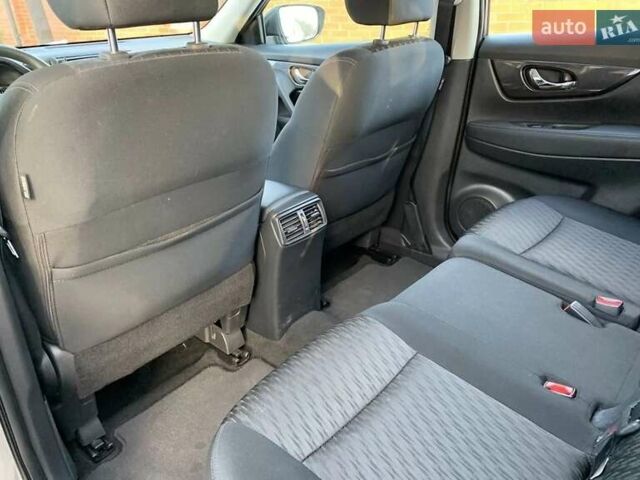 Ніссан Rogue 2016 у Тернополі на Automoto.ua Сірий Ніссан Rogue, об'ємом двигуна 2.5 л та пробігом 193 тис. км за 12350 $, фото 3 на Automoto.ua