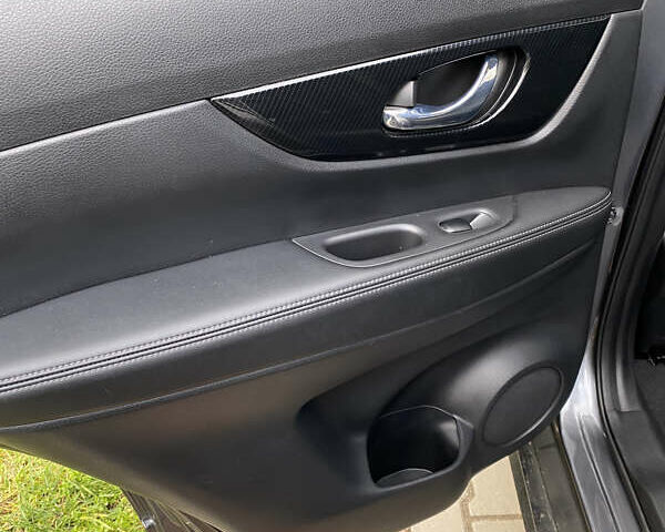 Серый Ниссан Rogue, объемом двигателя 2.49 л и пробегом 222 тыс. км за 15000 $, фото 4 на Automoto.ua