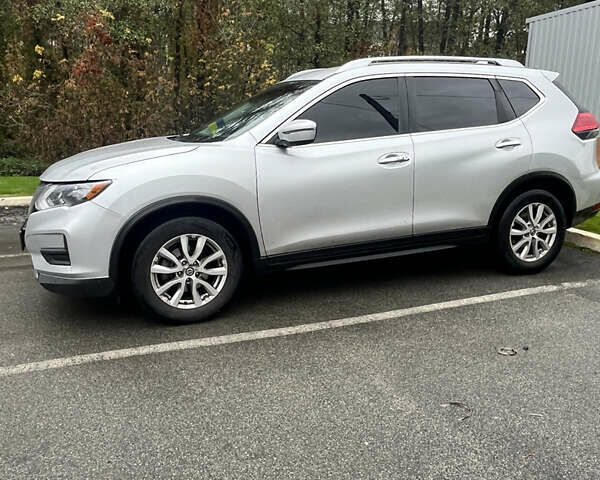 Серый Ниссан Rogue, объемом двигателя 2.5 л и пробегом 215 тыс. км за 15000 $, фото 6 на Automoto.ua