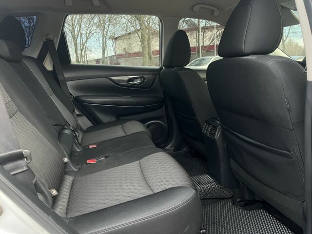 Серый Ниссан Rogue, объемом двигателя 2.5 л и пробегом 150 тыс. км за 13999 $, фото 13 на Automoto.ua