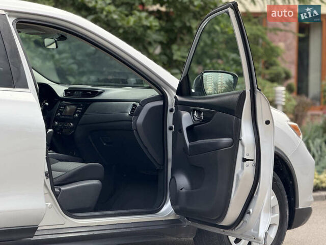 Серый Ниссан Rogue, объемом двигателя 2.5 л и пробегом 162 тыс. км за 12900 $, фото 22 на Automoto.ua