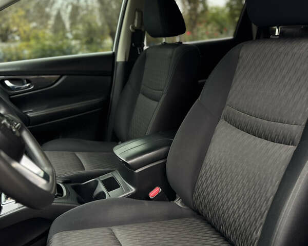 Серый Ниссан Rogue, объемом двигателя 2.49 л и пробегом 157 тыс. км за 13799 $, фото 8 на Automoto.ua